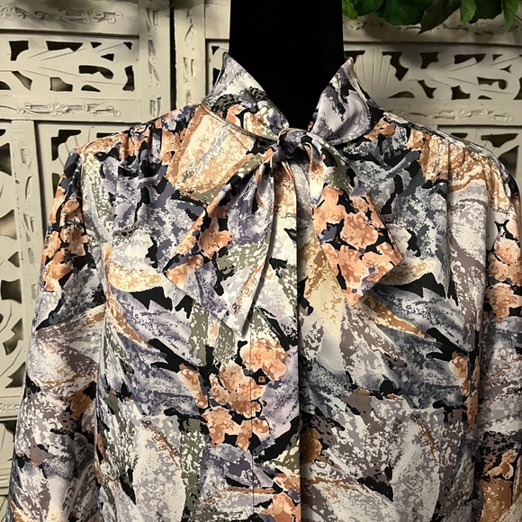 VINTAGE LAURA MAY MARVELOUS BLACK TAN & GRAY FLORAL DESIGN LONG SLEEVE TOP - Picture 2 of 8